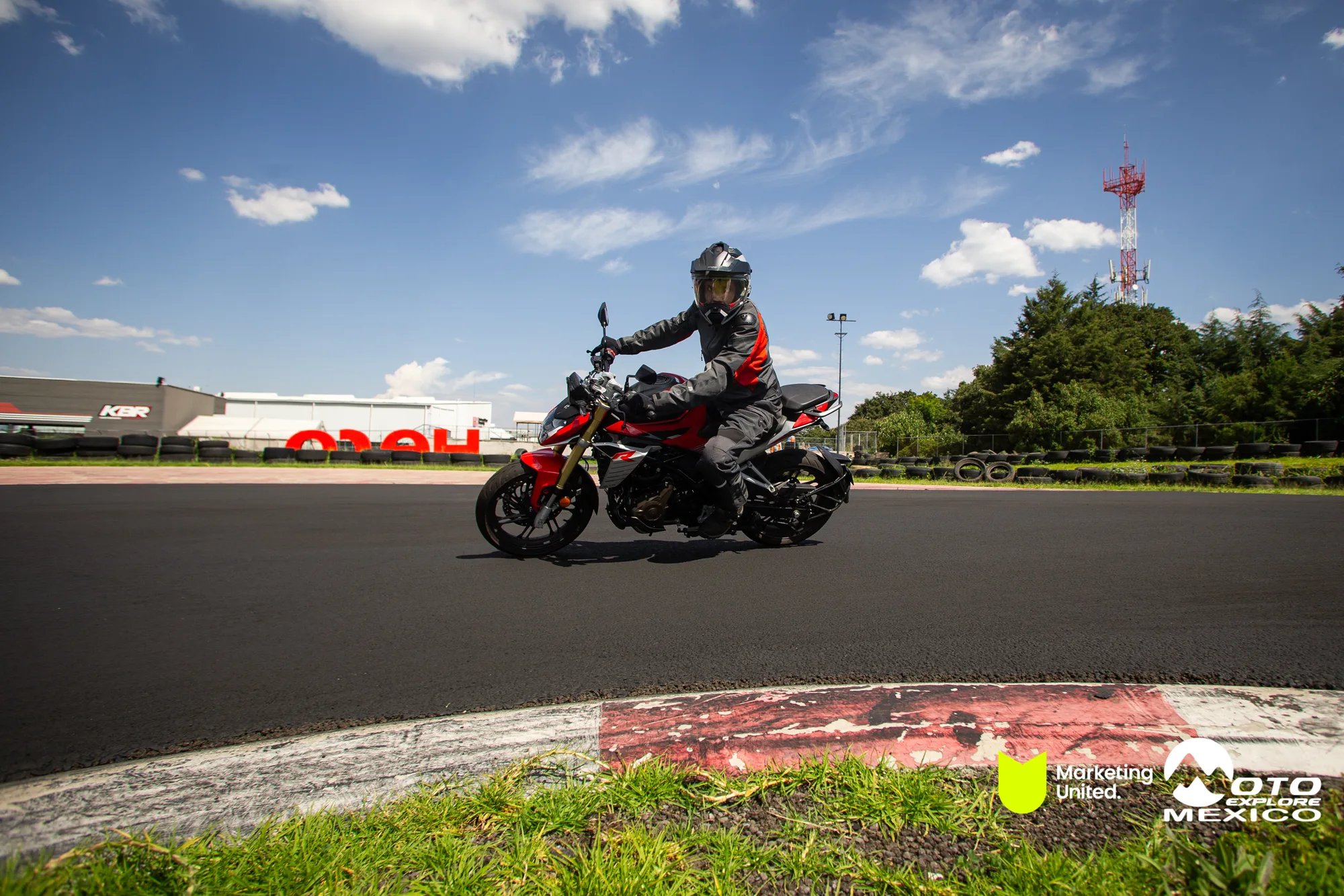 KBR PRUEBA DE MANEJO HUNK 1050