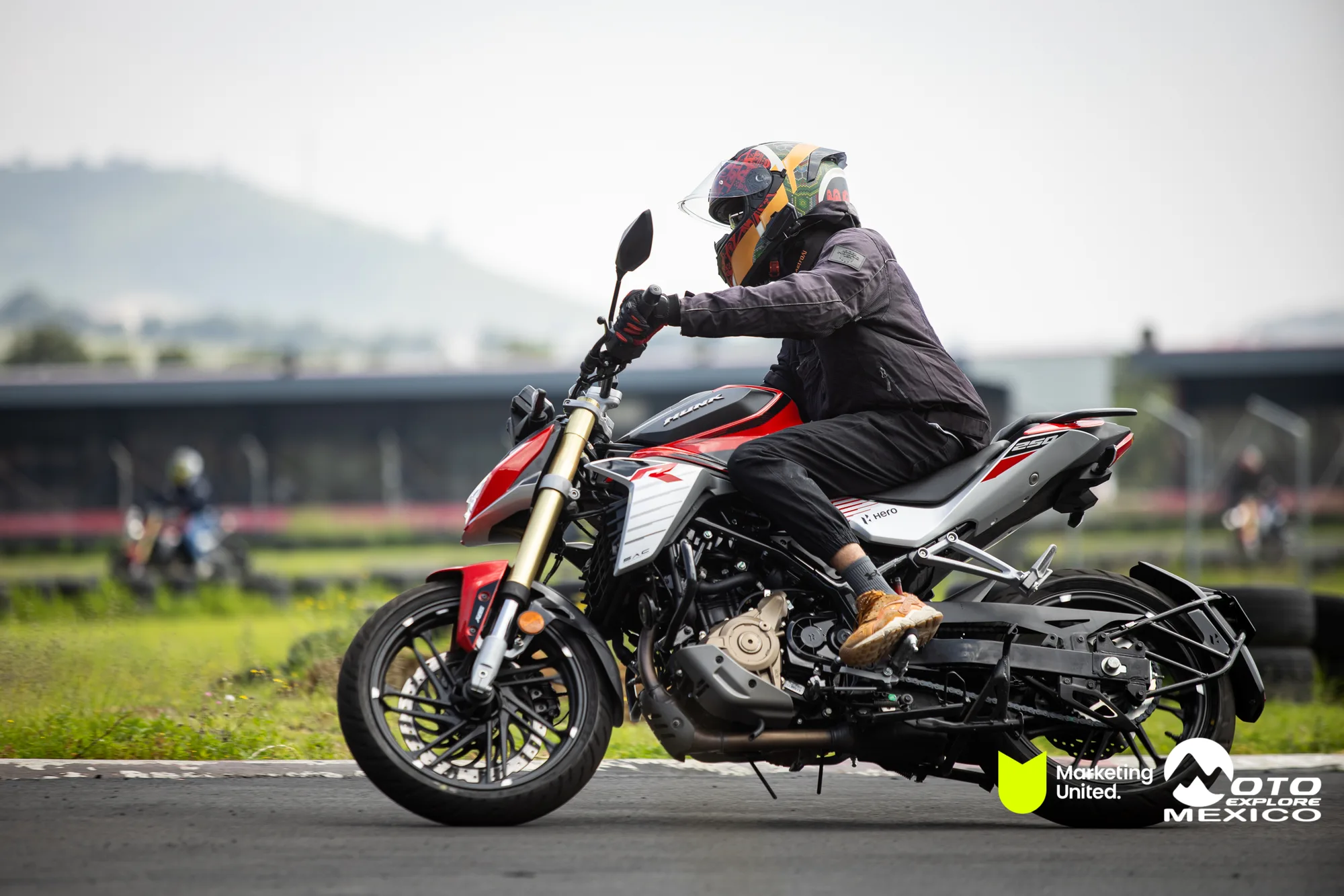 KBR PRUEBA DE MANEJO HUNK 135