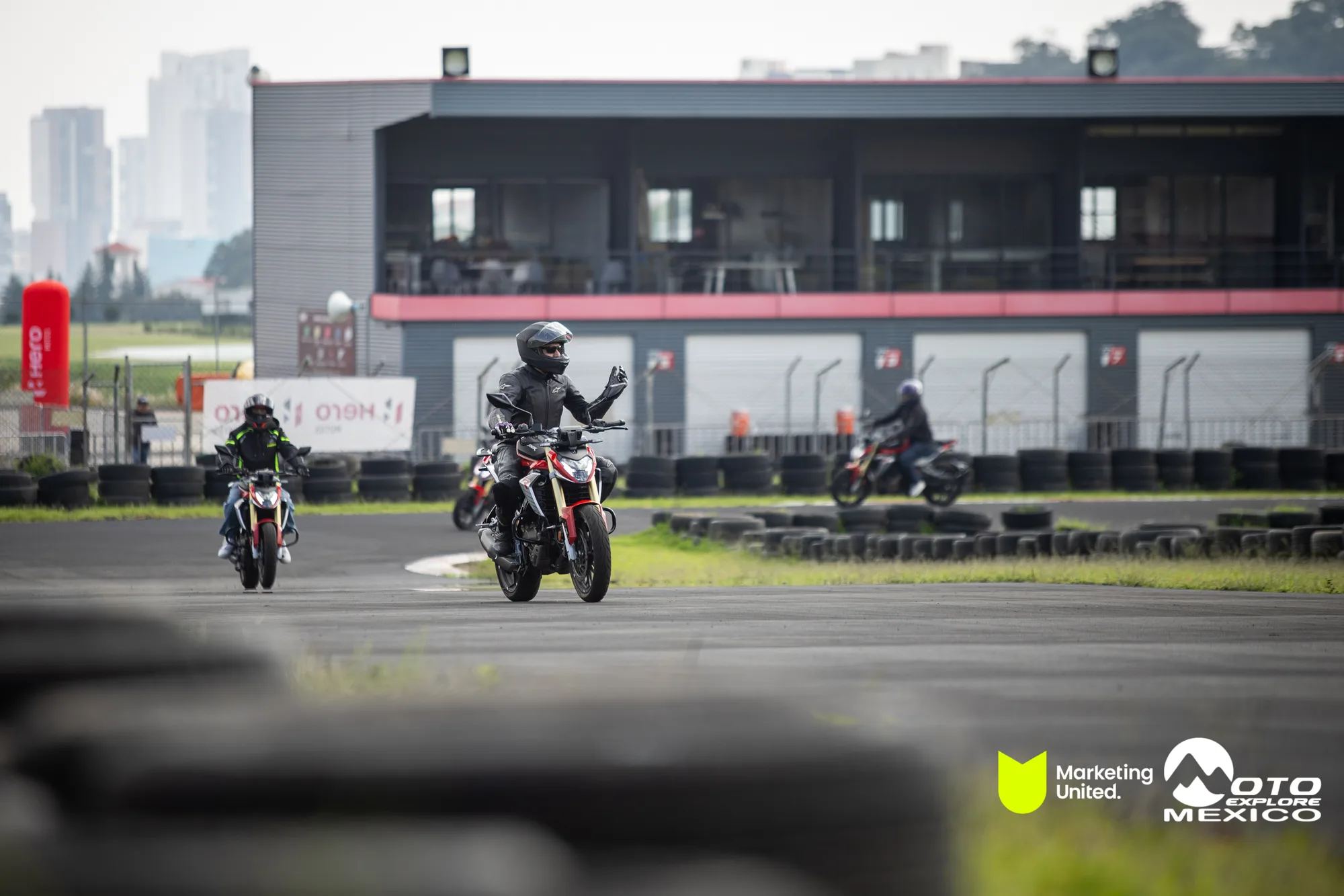 KBR PRUEBA DE MANEJO HUNK 147
