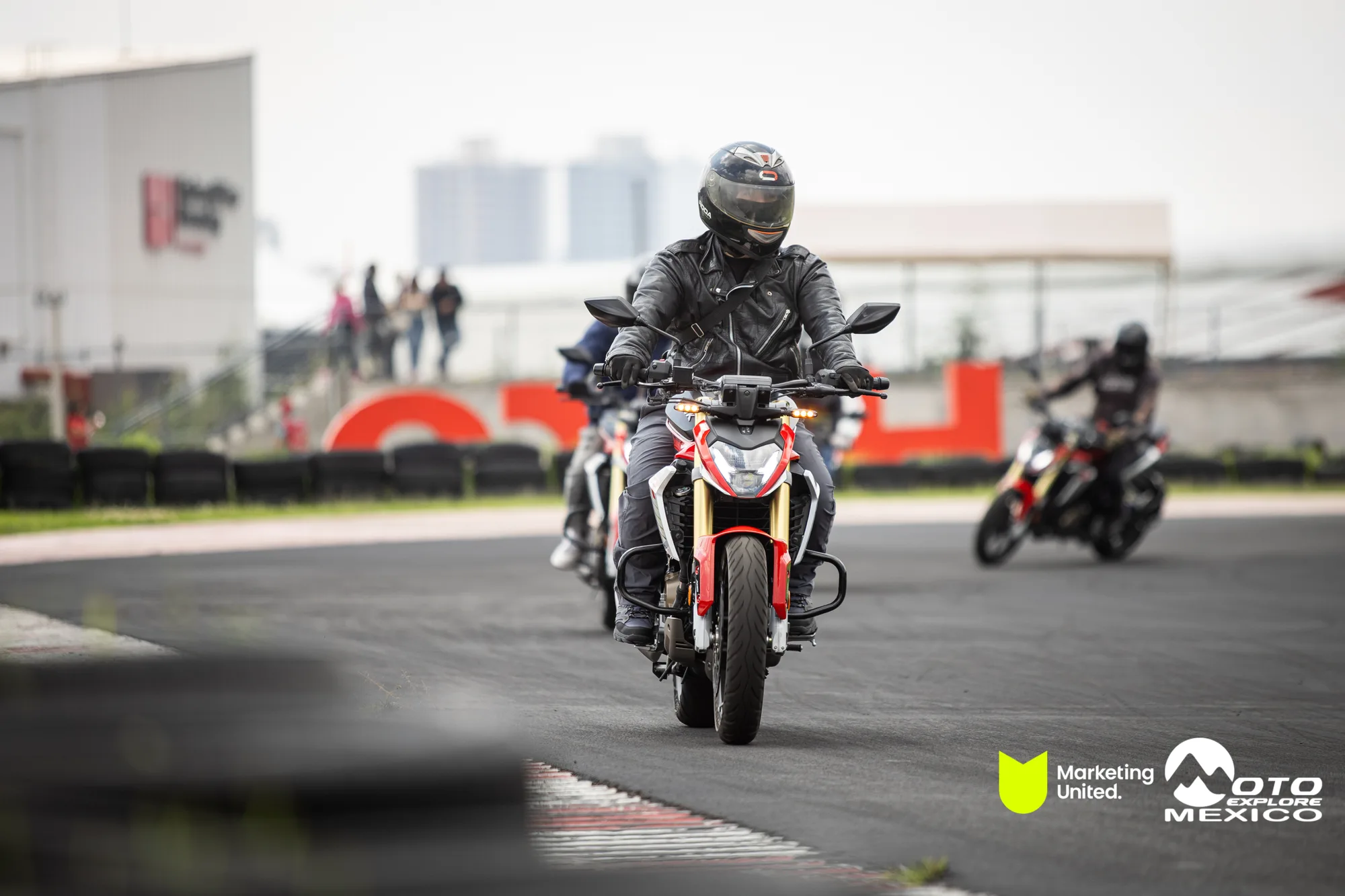 KBR PRUEBA DE MANEJO HUNK 183