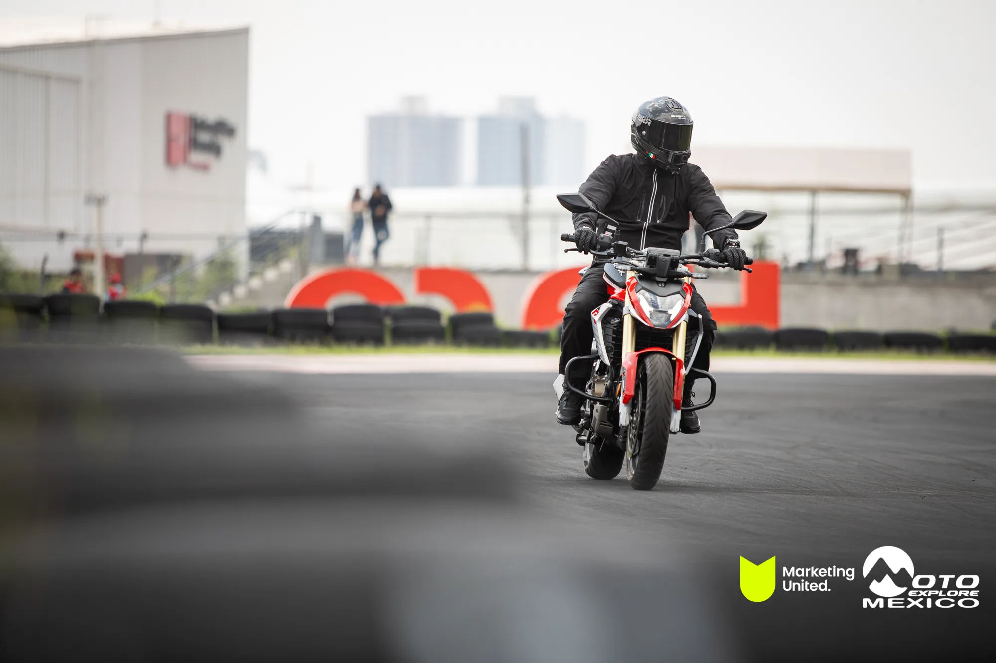 KBR PRUEBA DE MANEJO HUNK 195